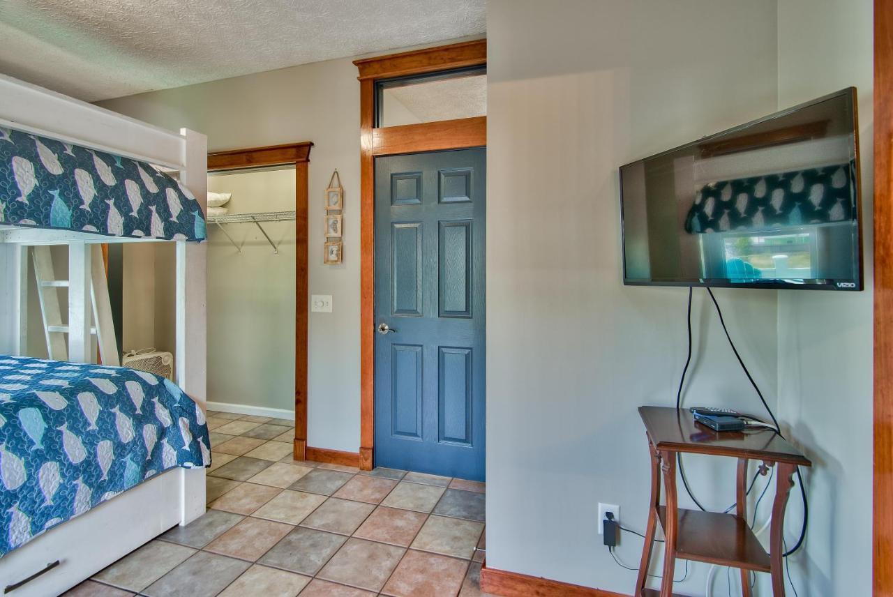 Beachcomber - Beachfront With Pool And Hot Tub - On The Beach!